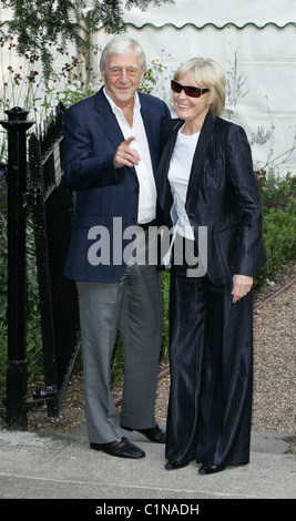 Et Michael Parkinson Parkinson Mary à Sir David Frost garden party d'été annuel à Chelsea, Londres, Angleterre - 02.07.09 Banque D'Images