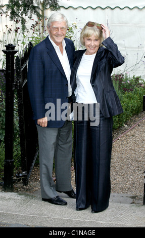 Et Michael Parkinson Parkinson Mary à Sir David Frost garden party d'été annuel à Chelsea, Londres, Angleterre - 02.07.09 Banque D'Images