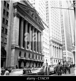 L'Amérique, années 1950. Vue extérieure de la Bourse de New York dans Broad Street, New York. Banque D'Images