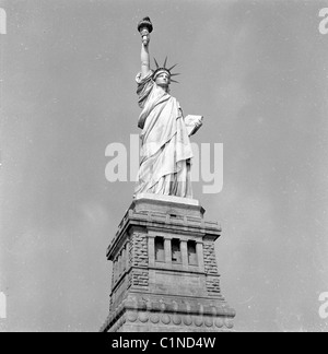 L'Amérique, New York, 1950. Photographie par J Allan Paiement de la Statue de la liberté. Banque D'Images
