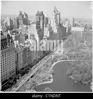 L'Amérique, années 1950. Photographie par J Allan l'argent comptant. Ariel sur Central Park South, vu de l'hôtel Pierce. Banque D'Images