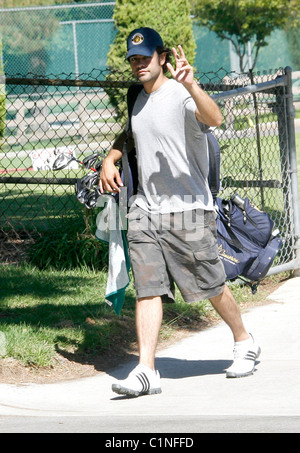 Adrien Grenier joue un tour au Roosevelt Golf Los Angeles, Californie - 02.07.09 Banque D'Images