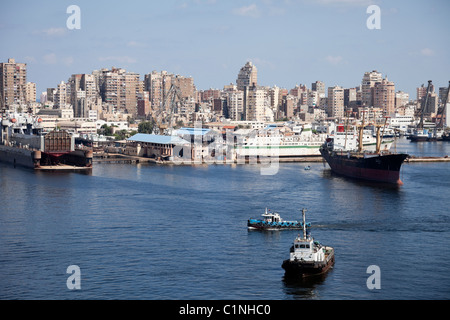 Donnant sur la vue de l'intérieur du port d'Alexandrie et la ville. Banque D'Images