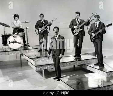 Le groupe pop britannique d'abeilles avec du miel en 1964 Lantree à la batterie. Banque D'Images