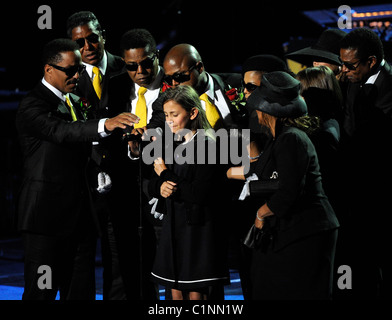 La famille Jackson, Marlon Jackson, Jermaine Jackson, Tito Jackson, Randy Jackson, Paris Jackson, Janet Jackson et Rebbie Banque D'Images