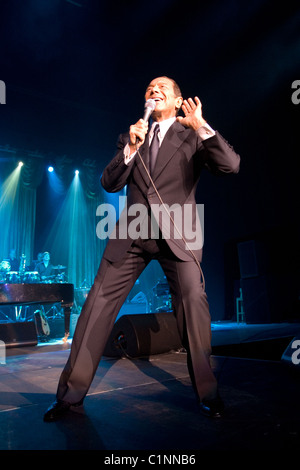 Paul Anka effectuer sur le concert à Budapest, Hongrie, 2010. Banque D'Images