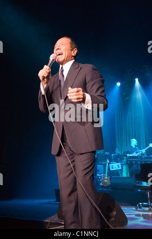 Paul Anka effectuer sur le concert à Budapest, Hongrie, 2010. Banque D'Images