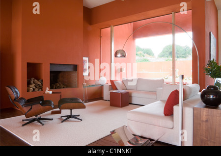 Maison moderniste espagnol conçu dans un style géométrique par des architecte mexicain Legorreta. Banque D'Images