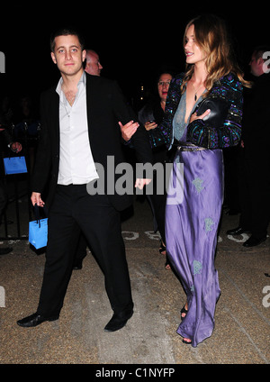 Rosie Huntington Whiteley et Tyrone Wood à la Serpentine Gallery Summer Party Londres, Angleterre - 09.07.09 Zibi/ Banque D'Images