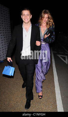 Rosie Huntington Whiteley et Tyrone Wood à la Serpentine Gallery Summer Party Londres, Angleterre - 09.07.09 Zibi/ Banque D'Images