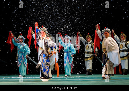 Chine Beijing Beijing Opera Chung Yuan Huang est effectué dans le théâtre de Chang'an Li Chen Su (femelle) et Yu Kuizhi (mâle) sont Banque D'Images