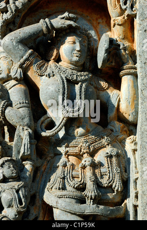 L'Inde Karnataka Halebid Hoysaleswara temple dans le style d'architecture Hoysala ses murs couverts de sculptures en haut-relief de Banque D'Images