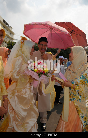 Mariée et le marié et les invités , mariage , communauté musulmane islamique , Bangkok, Thaïlande Banque D'Images