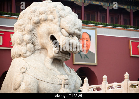 Beijing : chinese lion gardien de la place Tiananmen Banque D'Images