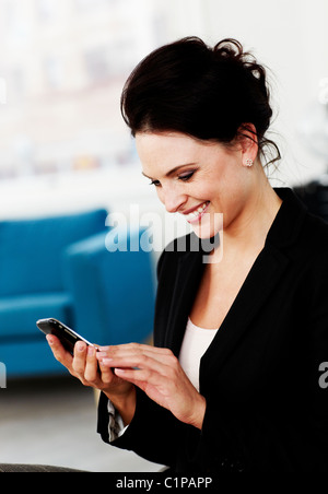 Business Woman using cell phone Banque D'Images
