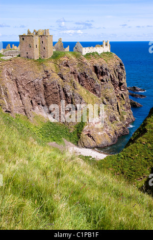 L'Écosse, Stonehaven, Dunnottar Castle sur falaise donnant sur mer Banque D'Images