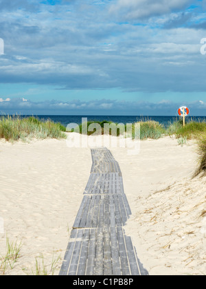 Beach Boardwalk menant à la mer Banque D'Images