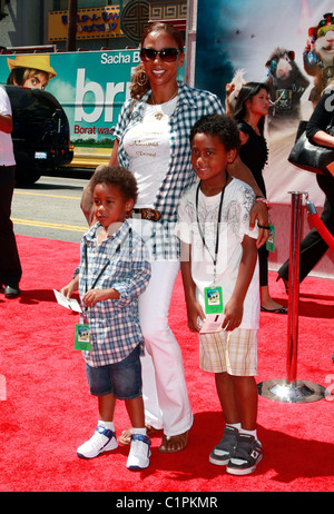 Holly Robinson Peete et fils Disney World Premiere de "G-Force" au El Capitan Theatre de Hollywood, Californie -19.07.09 ( ) : Banque D'Images