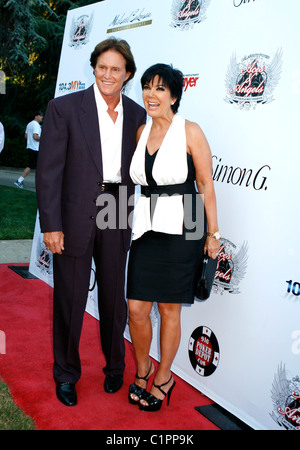 Bruce Jenner et Kris Jenner As et anges Celebrity Poker a tenu à la Playboy Mansion - Arrivées Los Angeles, Californie - Banque D'Images
