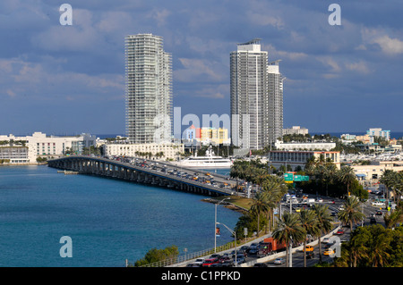 Causeway rempli de Miami Floride trafic Harbour Banque D'Images