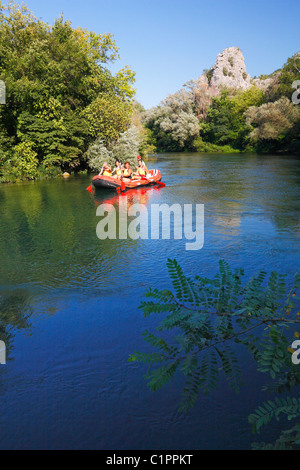 Rafring sur la rivière Cetina près d'Omis Banque D'Images