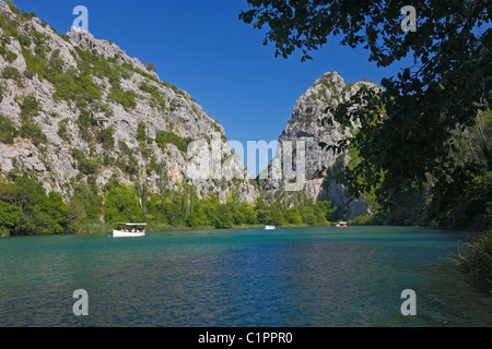 La rivière Cetina près d'Omis, Croatie Banque D'Images