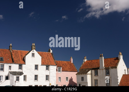 Vieilles maisons sur Pittenweem port. Banque D'Images