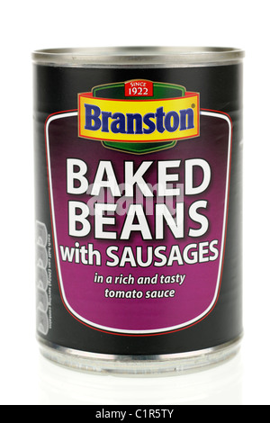 Peut de Branston haricots cuits au four avec les saucisses dans une riche et savoureuse sauce tomate Banque D'Images