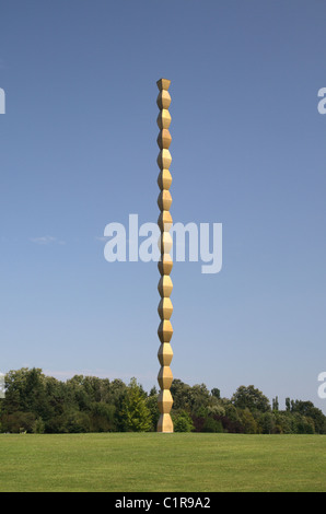 La colonne sans fin - une partie de l'ensemble sculptural de la Constantin Brancusi à Târgu Jiu, Roumanie Banque D'Images