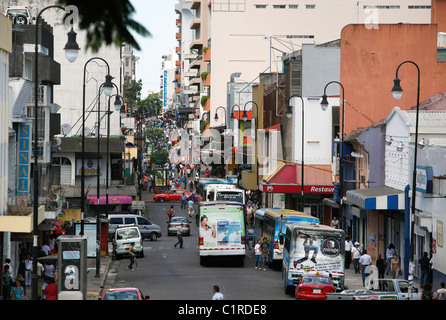 Scène de rue animée, l'Avenue centrale, San Jose, Costa Rica Banque D'Images