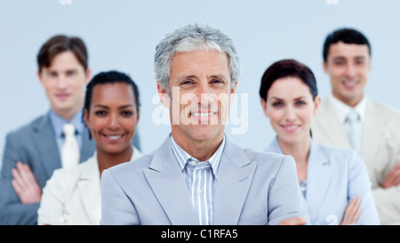 Smiling business team montrant la diversité Banque D'Images