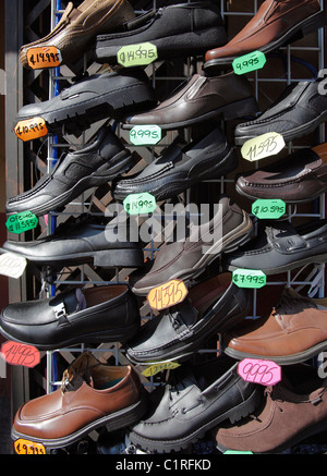Pour un prix de vente de chaussures au Costa Rica colones Banque D'Images