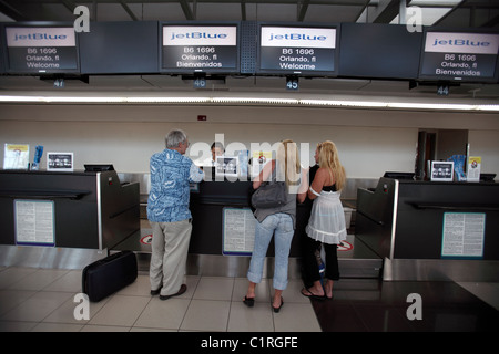 L'enregistrement de la compagnie aérienne, l'Aéroport International Juan Santamaria, San Jose, Costa Rica Banque D'Images