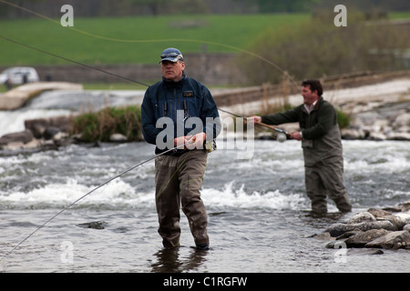 La pêche au saumon sur la rivière Tweed, près de Kelso, dans la région des Scottish Borders. Banque D'Images