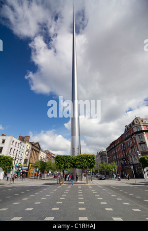 Le Spire de Dublin, officiellement intitulé le Monument de la lumière, est un grand, inox, borne-comme monument 121,2 mètres de hei Banque D'Images