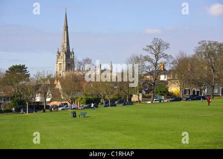 Saint Mary's Church, Saffron Walden, vu depuis le green Banque D'Images