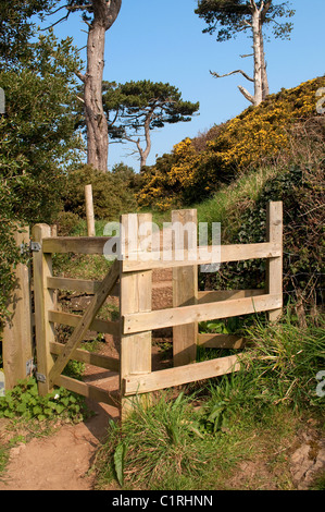 Un baiser ' ' porte sur le south west coast path près de St.Anthony, dans la péninsule de Roseland à Cornwall, UK Banque D'Images