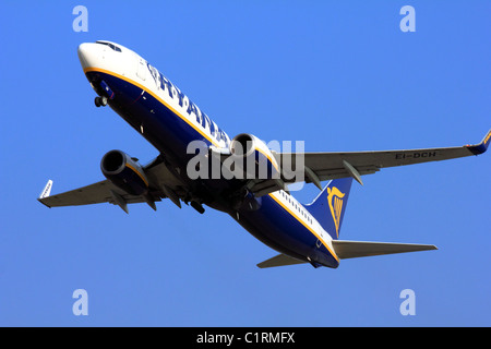 Ryanair Boeing 737-800 Jet airplane Aviation MPC-AE Leeds Bradford Airport Banque D'Images