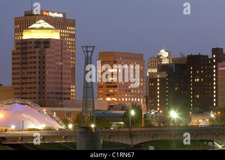 Photo du centre-ville de Dayton, Ohio en juillet de Riverview Park. Banque D'Images