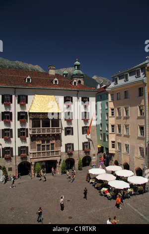 Avis de Goldenes Dachl le long de Herzog Friedrich Strasse, Innsbruck Banque D'Images