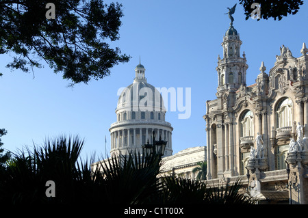 Vieilles voitures des années 50 dans le centre de La Havane Cuba Banque D'Images