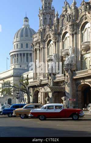 Vieilles voitures des années 50 dans le centre de La Havane Cuba Banque D'Images