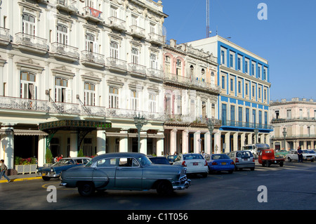 Vieilles voitures des années 50 dans le centre de La Havane Cuba Banque D'Images