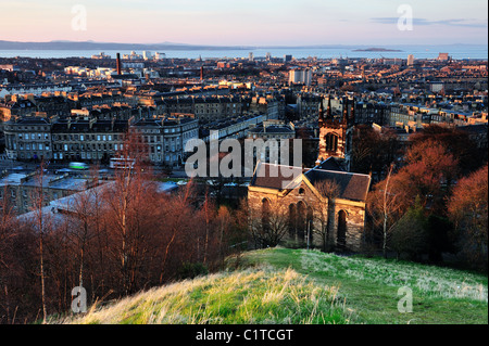 Une vue sur Paris à l'estuaire de la Forth de Calton Hill Banque D'Images