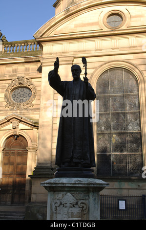 Statue de Charles Gore et cathédrale St Philip's, Birmingham, UK Banque D'Images