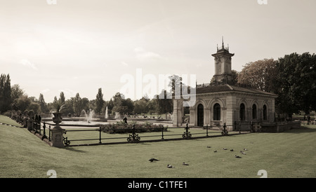 Les Jardins italiens dans les jardins de Kensington, Londres, Angleterre. Banque D'Images