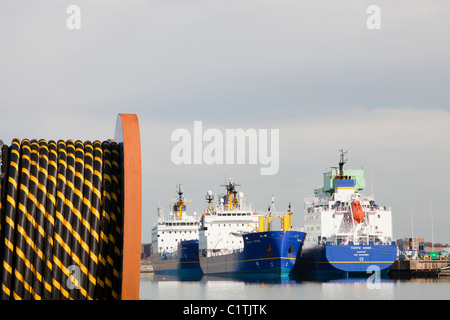 Câblage électrique sous-marin sur le quai de Barrow in Furness Cumbria, pour l'éolien offshore Walney. Banque D'Images