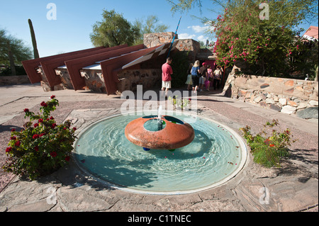 Fontaine à Taliesin West, maison d'hiver de Frank Lloyd Wright, Scottsdale, Arizona. Banque D'Images