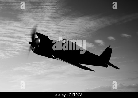 Un Grumman F6F Hellcat avion de chasse en vol au dessus de Chino, en Californie. Banque D'Images