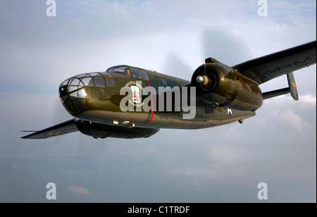 Un North American B-25 Mitchell en vol au dessus de Galveston, Texas. Banque D'Images